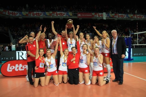 Volley-ball Dames “Dauphines Charleroi” couronnées de succès avec ERIMA.